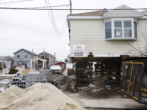 Lawmakers push to delay huge flood insurance hikes