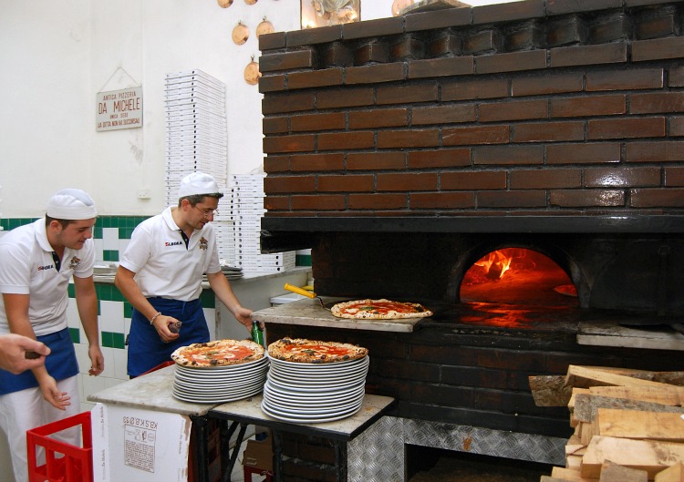 pizza in naples